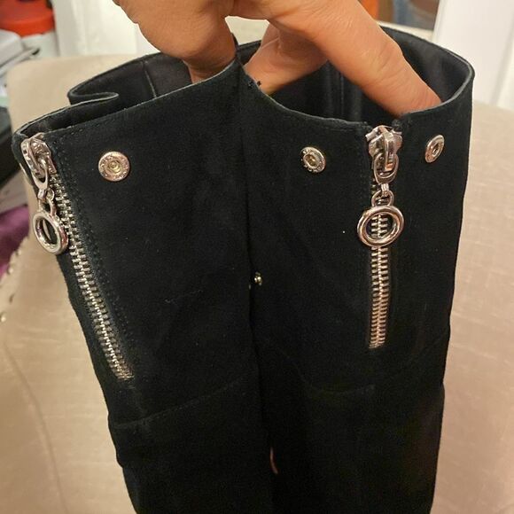 POPUSHIER
Black Suede Knee High Heel Boots - Picture 7 of 15